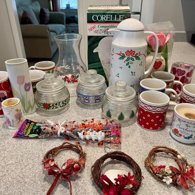 Holiday Decor & More Lot