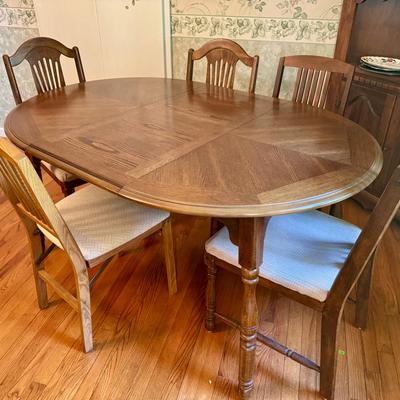 Table With (6) Chairs