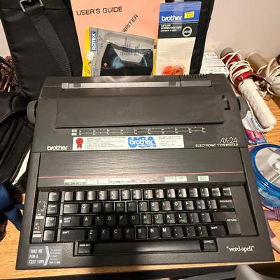Sale Photo Thumbnail #27: Electric typewriter