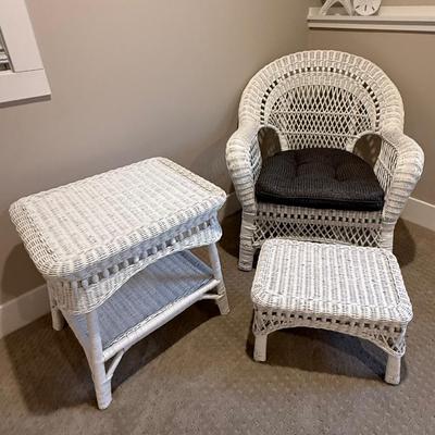 Sale Photo Thumbnail #48: Vintage white wicker set 