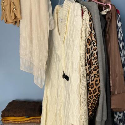 Women’s Winter Clothing & Scarves Lot