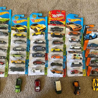 Lot 073-BON: Hot Wheels/Matchbox Vehicle Assortment