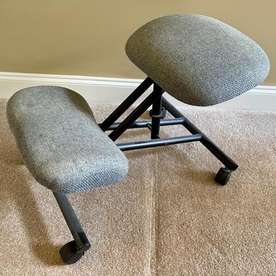 Lot 014-OFF: Adjustable Ergonomic Kneeling Office Chair
