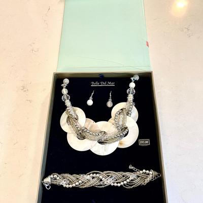 Lot 087-J: Bella Del Mar Boxed Set