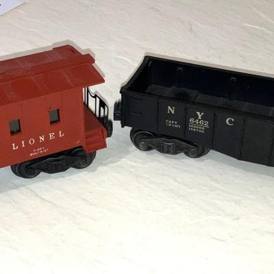 Lot 072-BON: Vintage Lionel Lighted Caboose & NYC Gondola