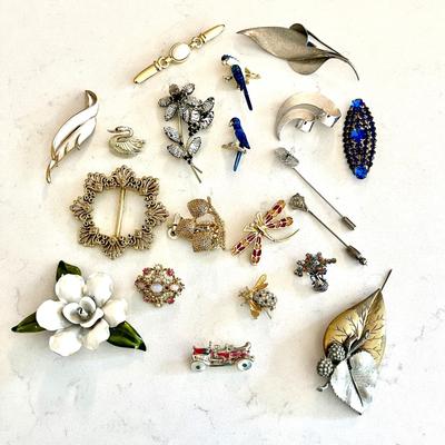 Lot 095-J: Costume Broach Collection