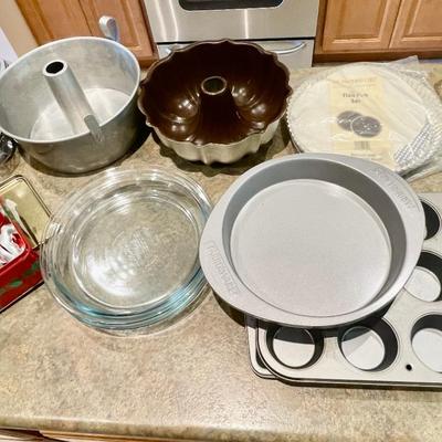 Lot 044-KIT: Bakeware Assortment