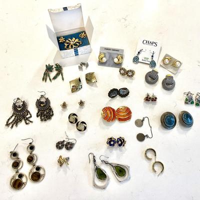 Lot 097-J: Costume Earring Collection