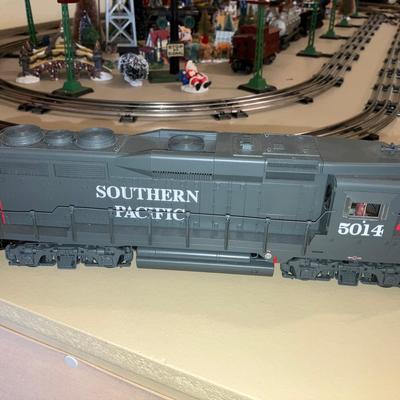 Lot 065-BON: Lionel Southern Pacific GP-30 Diesel Locomotive