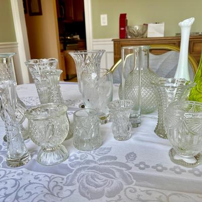 Lot 031-DR: Glass Vase Assortment