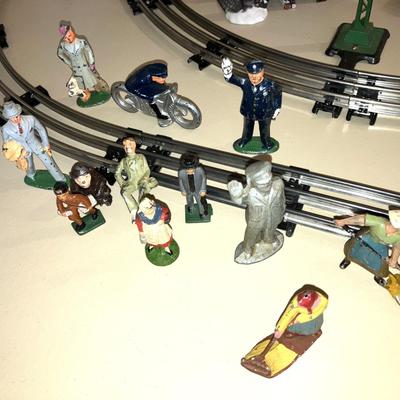 Lot 063-BON: Vintage Cast-Lead Railroad Toy Figurine Collection