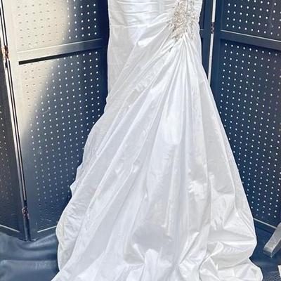 David’s Bridal Size 4 Wedding Dress