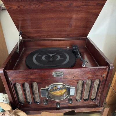 Sale Photo Thumbnail #23: Thomas Museum TPC 767 wood collectors radio 