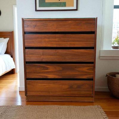 1960s Merton Gershun for Dillingham Mid-Century Modern Esprit Walnut Highboy Chest of Drawers with Glass Top