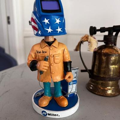 Bobble head welder