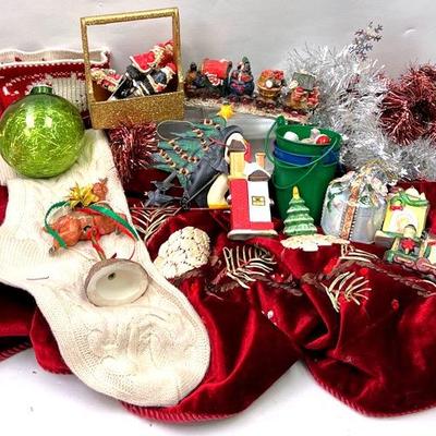 “Boston Warehouse” Stainless Knives & Christmas Decor