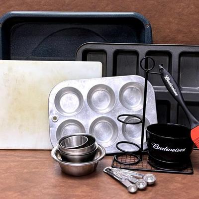 “Duncan Hines,” “Comet Aluminum,” “Budweiser,” and More Kitchen Ware