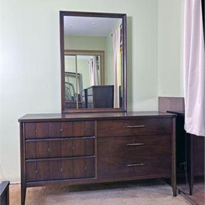 Mid Century Broyhill Saga Mirrored Dresser.jpg