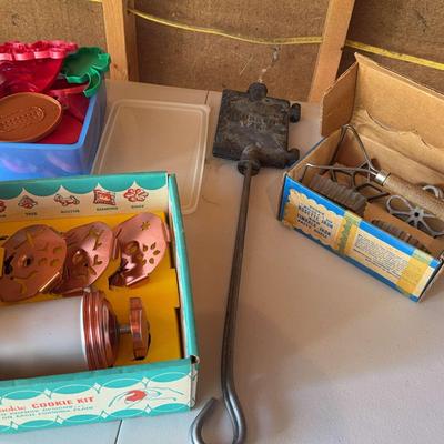 Vintage Cookie Cutter, Mirro DIAL-A-Cookie, Rosette Iron