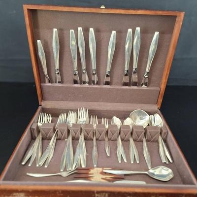 Reed and Barton Sterling Silverware Set Wt. 1274g - plus 10 Knives with Stainless Steel Blades