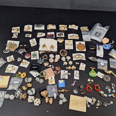 Large Lot of Vintage Broaches - Earrings - Misc Jewelry Pieces Craft Items