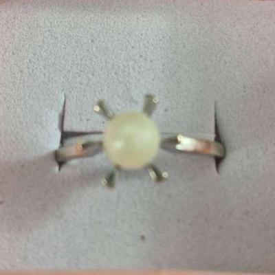 10K White Gold Pearl Ring Size 6 -2gm with Stone