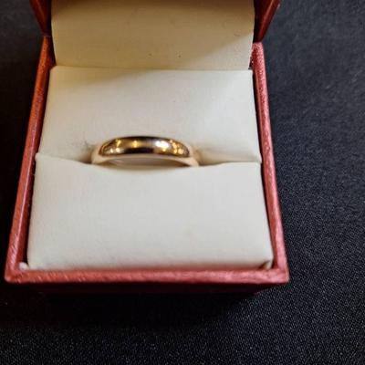 14K Gold Band Ring Size 8 - 4gm