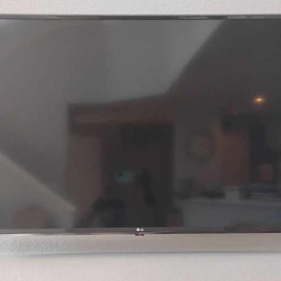 Em104 50in lg flat screen tv