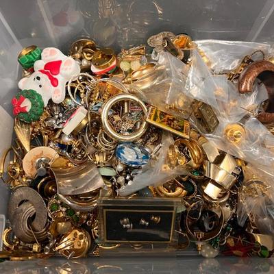 Ct309 vintage single earrings and pins mystery lot