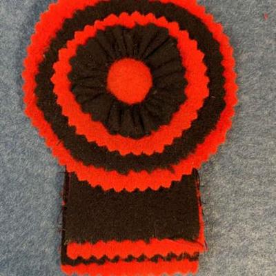 Yeoman warder beefeater cockade
