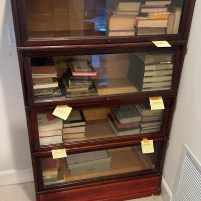 Display shelf with glass doors 1 (larger)