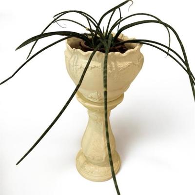 Ceramic pedestal plant stand