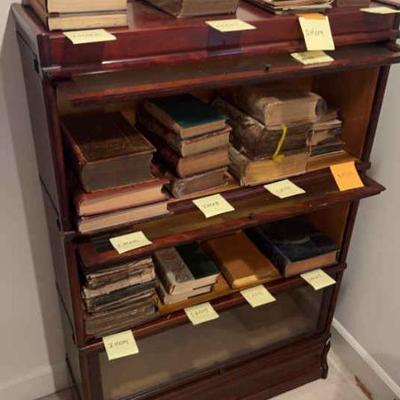 Display shelf with glass doors 2 (smaller)
