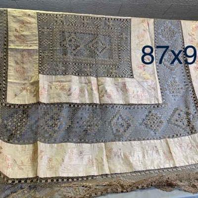 Bedspreads or tablecloths in lace and silk