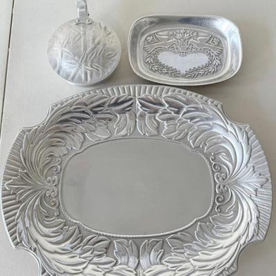 Wilton Armetale Acanthus 19" Oval Tray, Wilton 9" Bread Tray, And A Everlast Aluminum Bamboo Butler
