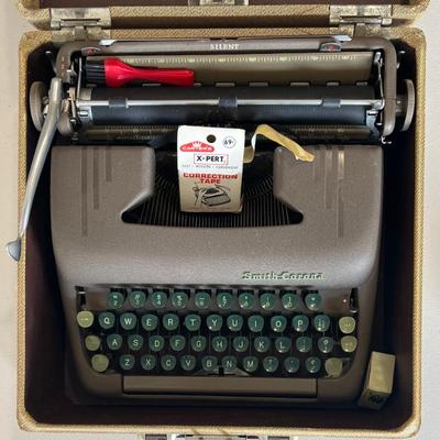 Vintage Smith-corona Silent Typewriter With Hard Case