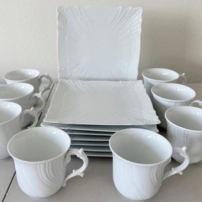 (8) Richard Ginori Vecchio White Square Plates And (8) Handled White Eser Cups Italy