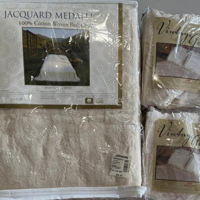JC Penney Providence 100 Percent Cotton Bed Spread Queen, (2) Standard Woven Pillow Shams In Packaging