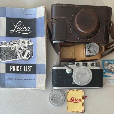 Leica Ernst Leitz Wetzlar Germany Camera Nr. 629414 With Leather Case & Assorted Accessories 