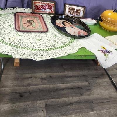 Vintage Green Metal Folding Table!  Vintage Serving Trays