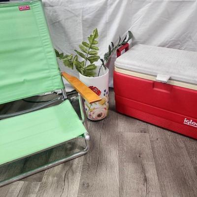 Vintage Rio Beach Chair & Igloo Cooler 
