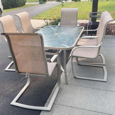 Outdoor Table & Chairs 