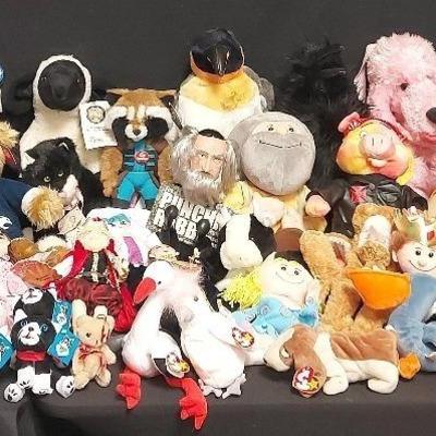 ENORMOUS COLLECTION OF STUFFED DOLLS AND ANIMALS 