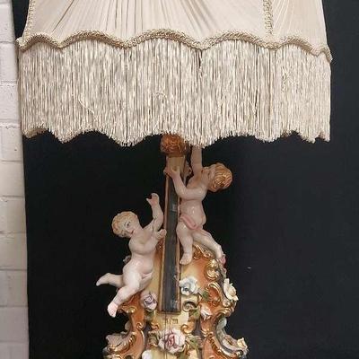 CAPODIMONTE PORCELAIN LAMP
