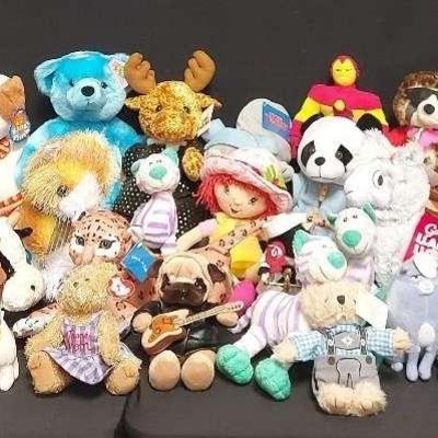 ASSORTMENT OF PLUSH STUFFED DOLLS AND ANIMALS