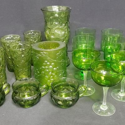 ECLECTIC LOT OF GREEN GLASSWARE