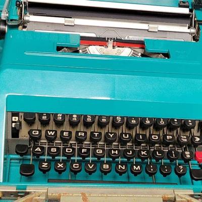 OLIVETTI STUDIO 45 TYPEWRITER 