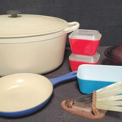 FABULOUS KITCHEN COLLECTION WITH LE CREUSET AND VINTAGE PYREX 