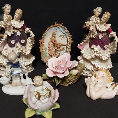 PRETTY COLLECTIBLE VINTAGE PORCELAIN AND CHINA FIGURINES 