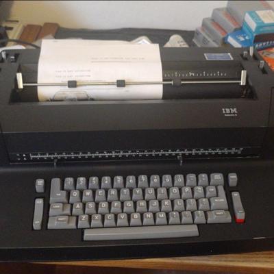 WORKING IBM SELECTRIC II TYPEWRITER